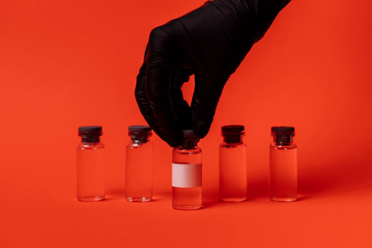 tubos de laboratorio con etiquetas