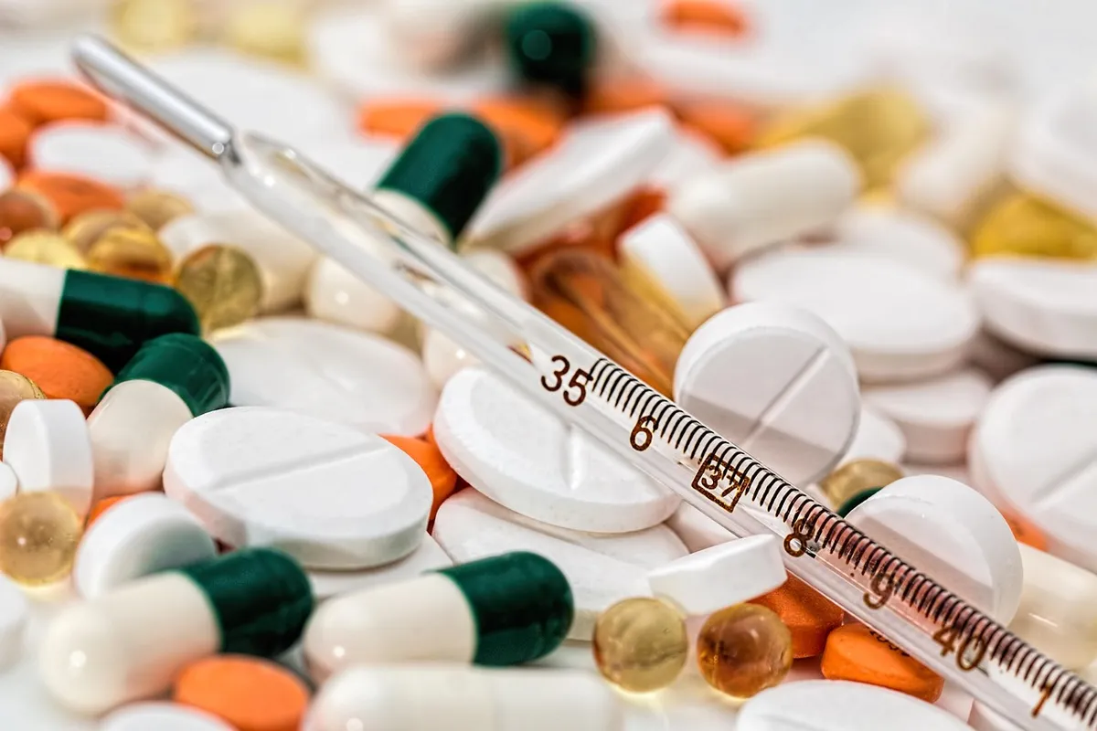 thermometer, medications, tablets, medicine, cure, pharmacy, medical, capsules, pharmaceutical, pharmacology, medical drugs, pills, prescription, prescription d